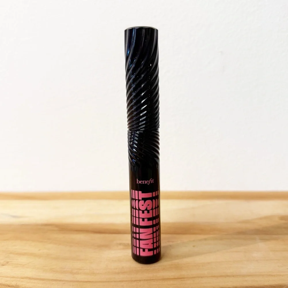 New! BENEFIT Fan Fest Mascara in Black Fanning and Volumizing